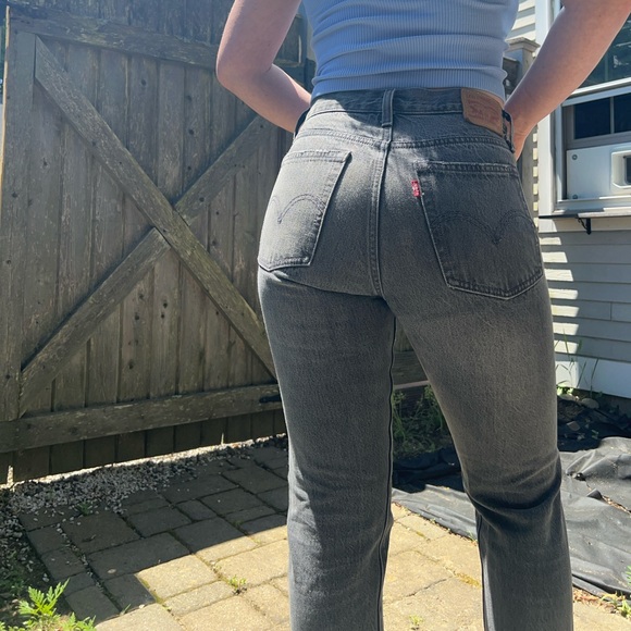 Levi’s 100% cotton Wedgie Fit Ankle Jeans in Distressed Grey, size 26 - Picture 5 of 10